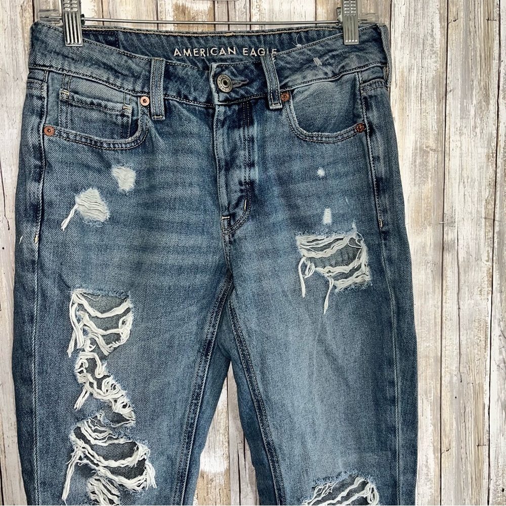 American Eagle Tomgirl High Rise Button Distressed Regular Wash Women’s 4 - Picture 3 of 8